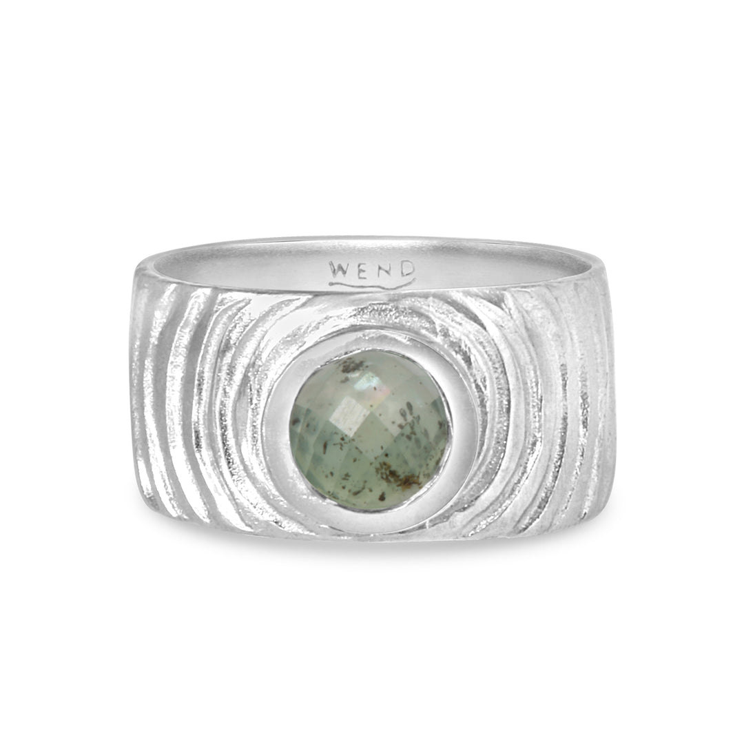 Douglas Fir White Gold Extra-Wide with Montana Sapphire