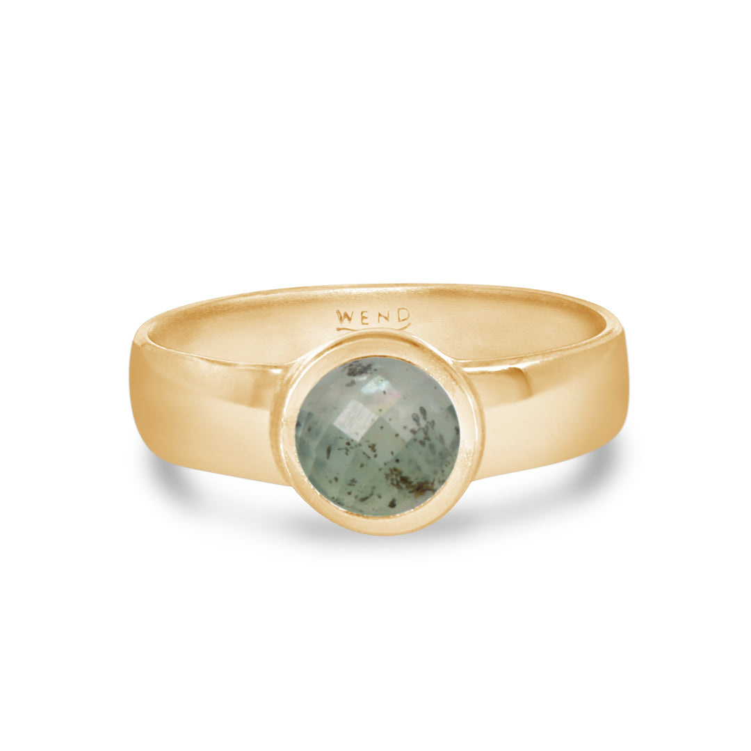 Smooth Yellow Gold Medium with Montana Sapphire