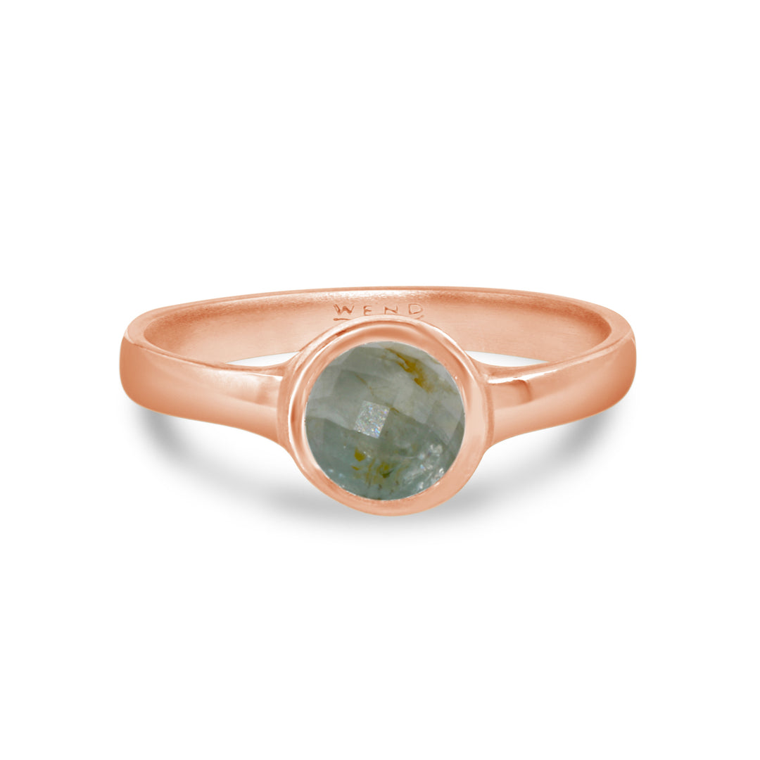 Smooth Red Gold Thin with Montana Sapphire