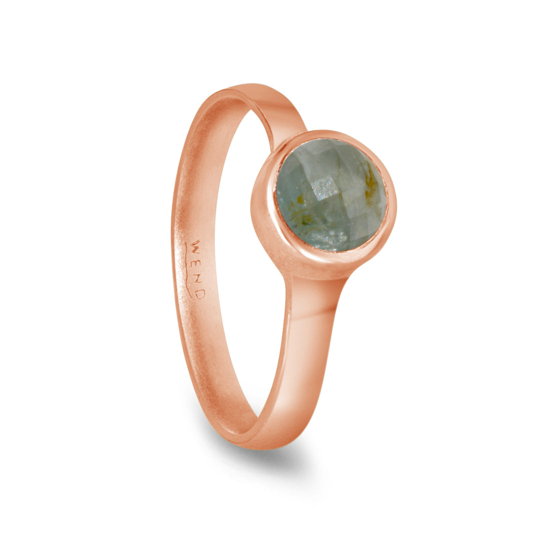 Smooth Red Gold Thin with Montana Sapphire